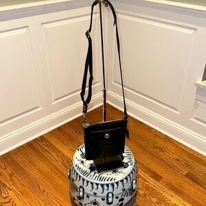 Coach Signature Swing-pack